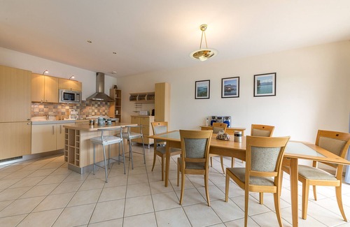 Talloires-Montmin Apartment | TALLOIRES- Superbe vue lac, Terrasse & Piscine