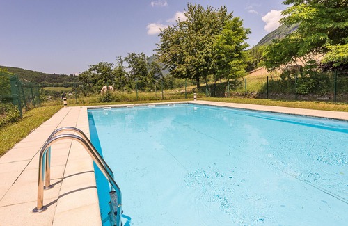 Talloires-Montmin Apartment | TALLOIRES- Superbe vue lac, Terrasse & Piscine