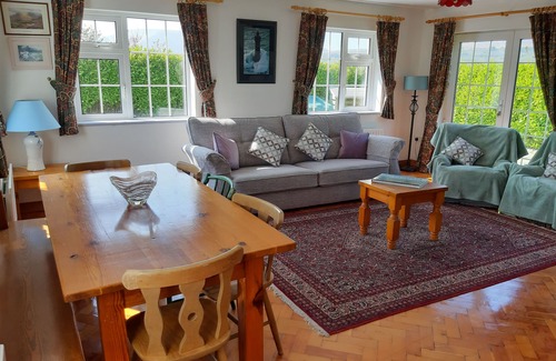 Castletownbere House | Tallon Lodge OFFERS BEST DEALS in a comfortable and welcoming detached cottage.