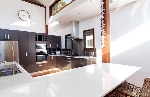 Elizabeth Beach House | Tallowood - Pacific Palms Holidays
