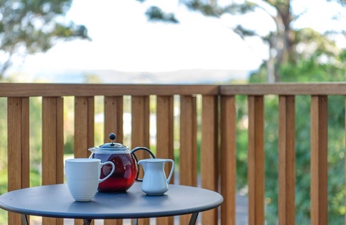 Narrawallee Apartment | Tallwood Canopy - overlooking Narrawallee Beach!