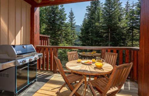 Nordic Estates House | Taluswood Lookout 5 | Secluded & Bright w/Ski Access, Hot Tub, Fireplace & Garage