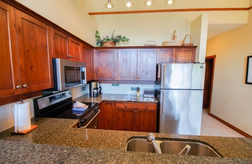 Nordic Estates House | Taluswood - Spacious Creekside Townhome with Amazing Views & Common Hot Tub