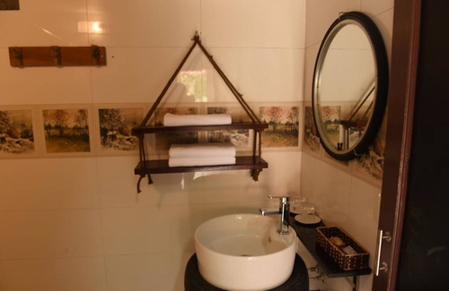 Hoa Lu House | Tam Coc Lakeside Homestay