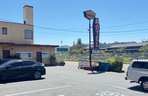 Strawberry Hotel | Tamalpais Motel