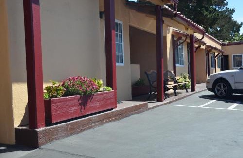 Strawberry Hotel | Tamalpais Motel