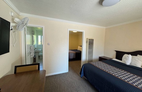Strawberry Hotel | Tamalpais Motel