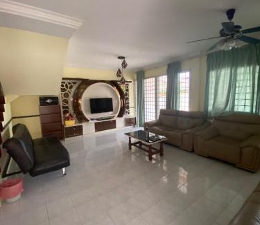 Bintulu House | Taman Bamboo Homestay