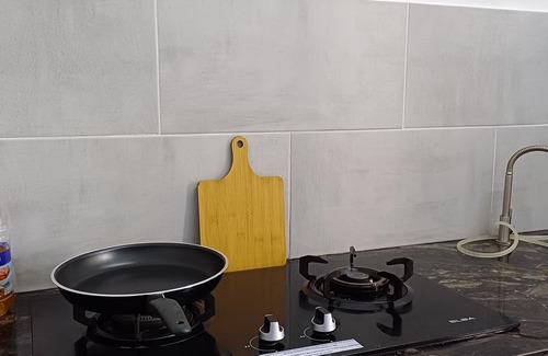 Puchong Apartment | Taman Putra Perdana Budget Apartment with AC-WiFi-Cooking