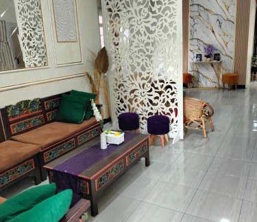 Madiun House | Taman Salak Homestay -5BR Entire House