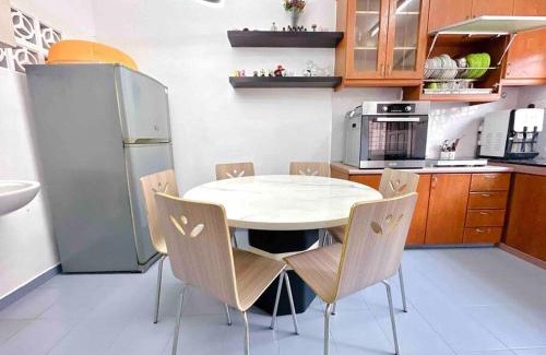 Taman Universiti House | TAMAN UNIVERSITI THREE BEDROOMS 6-10Pax UTM, SKUDAI