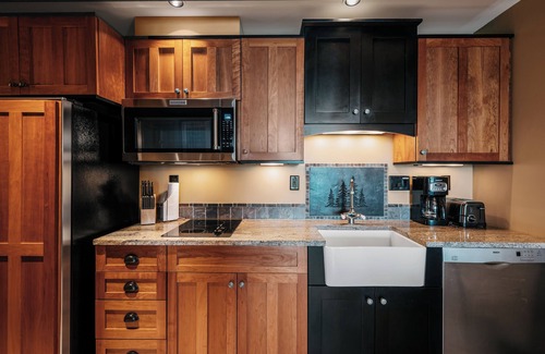 Traverse City Hotel | Tamarack Lodge of Traverse City