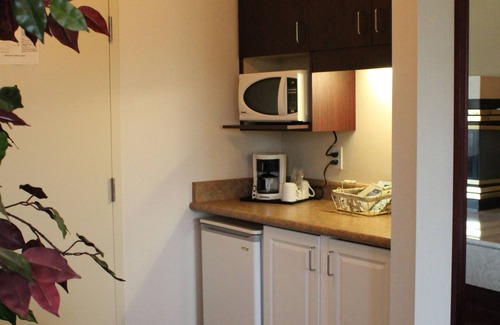 Rocky Mountain House Hotel | Tamarack Motor Inn