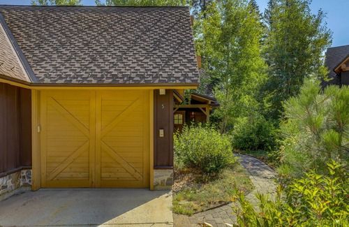 Tamarack Resort House | Tamarack Ski Resort Townhome - Elegant couple's retreat - Path to chairlift - Golf