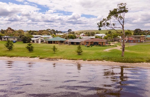 Metung House | Tambo Escape - Boasting 180-degree water views, down a quiet country road
