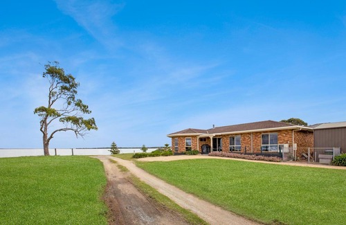 Metung House | Tambo Escape - Boasting 180-degree water views, down a quiet country road