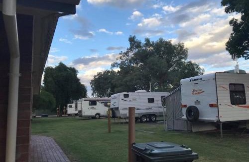 Tambo Hotel | Tambo Mill Motel & Caravan Park