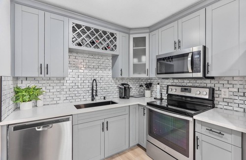 Temple Terrace Apartment | Tampa Bay Gem: 2BR Modern Apartment Hideaway