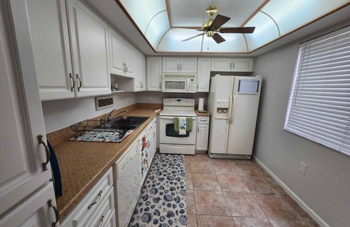 Pinellas Point Condo | Tampa Bay Waterfront Condo 2B-2B heated pool St. Petersburg FL