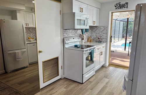 Bearss Plaza House | Tampa House w/Pool Prime Location Near Attractions, USF, Moffitt Parking