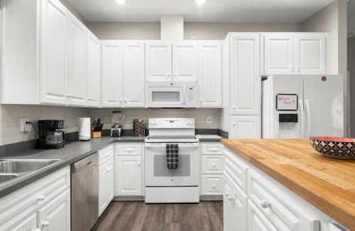 Hyde Park House | Tampa Hyde Park - Spacious 4 Bedroom & Walk to Hyde Park Village!