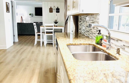 Greater Northdale House | Tampa Luxury 5BR Estate with Pool + Golf Views