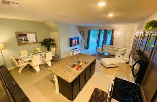 Riverview House | Tampa Modern Vacation Townhome