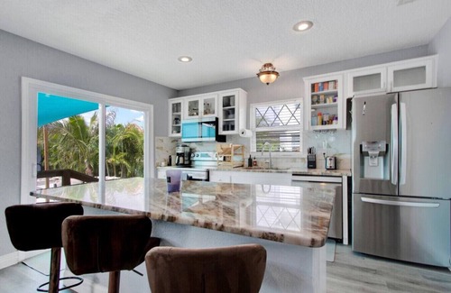 Oakford Park House | Tampa Oasis: Private Pool, Hot Tub, Sauna & Ponds