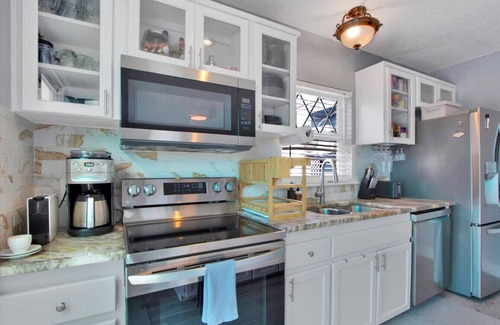 Oakford Park House | Tampa Oasis: Private Pool, Hot Tub, Sauna & Ponds