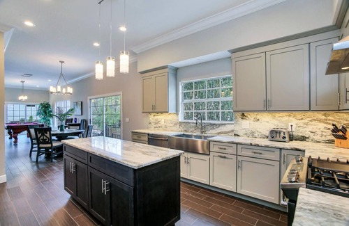 Old Seminole Heights House | ☆ Tampa Riverfront Villa ☆ Heated Pool/Hot Tub/Kayaks/Pool Table