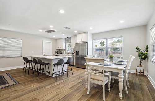 Riverside Heights Cottage | Tampa Vacation Rental ~ 3 Mi to Downtown!