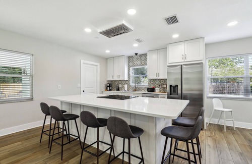Riverside Heights Cottage | Tampa Vacation Rental ~ 3 Mi to Downtown!