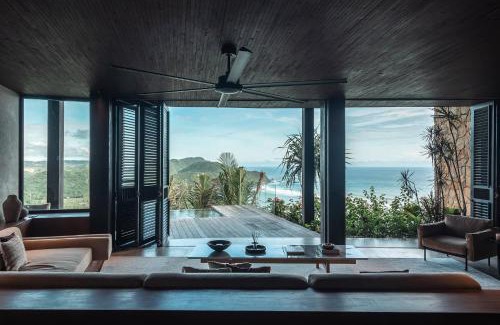 Praya Barat Resort | Tampah Hills