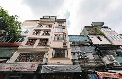 Old Quarter Apartment | Tamundi Homestay Train street view