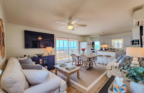 Surf City House | Tan-N-Sand - Stylish Oceanfront Beach Cottage!