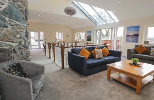 Brynrefail House | Tan Twr