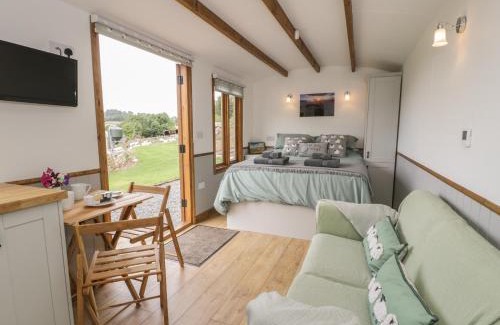 Acrefair House | Tan Y Castell Shepherds Hut