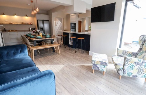 Penrhyn Bay Cottage | TAN Y FRON, pet friendly, country holiday cottage in Penrhyn Bay