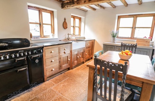 Glyndyfrdwy Cottage | TAN Y GARTH COTTAGE, pet friendly, with open fire in Llangollen