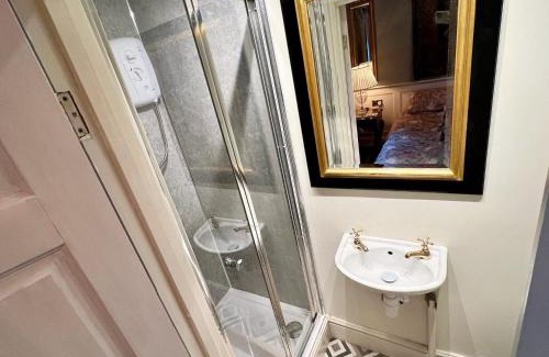 Rhyd-y-foel House | Tan-yr-Ogo Gate Lodge, Gwrych Castle