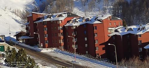 Cervinia Apartment | TANA DELLA MARMOTTA - renovated, ski in ski out, turkish bath, garage, storage