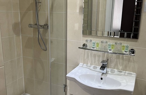 Adamsdown House | Tanes Hotel