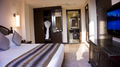 Roman Ridge Hotel | Tang Palace Hotel