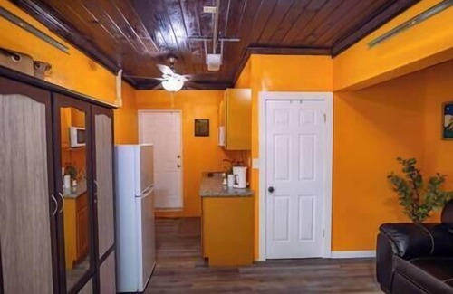 Coral Harbour Apartment | Tangerine Sunsets Mango