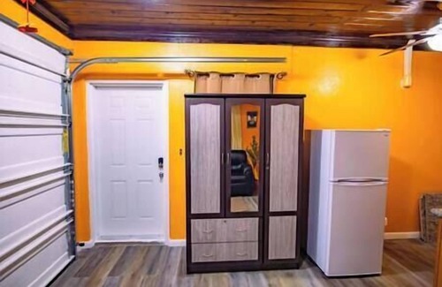 Coral Harbour Apartment | Tangerine Sunsets Mango