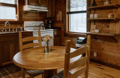Rockbridge Cabin | Tanglewood Cabin in Hocking Hills (with WiFi)