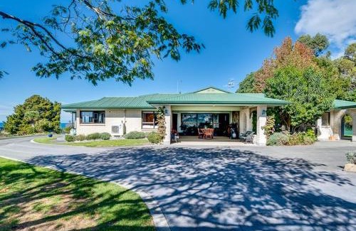 Tangoio House | Tango10 Accommodation - Best views in Hawke's Bay