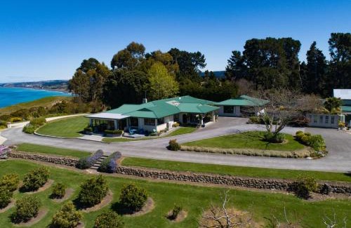 Tangoio House | Tango10 Accommodation - Best views in Hawke's Bay
