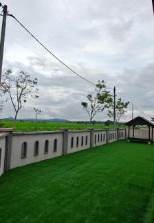 Hutan Kampung House | TangQona Homestay Paddy View Wifi M0slim Only