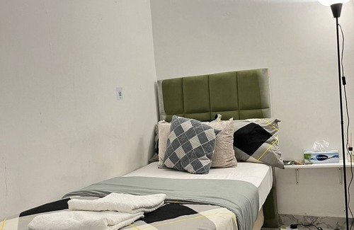 Al Wahdah Apartment | Tanih Place 6